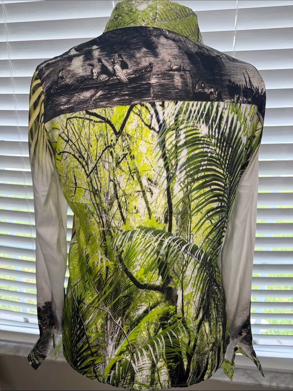 Women’s Green Palm-Print Button-Up Shirt - Picture 4 of 4